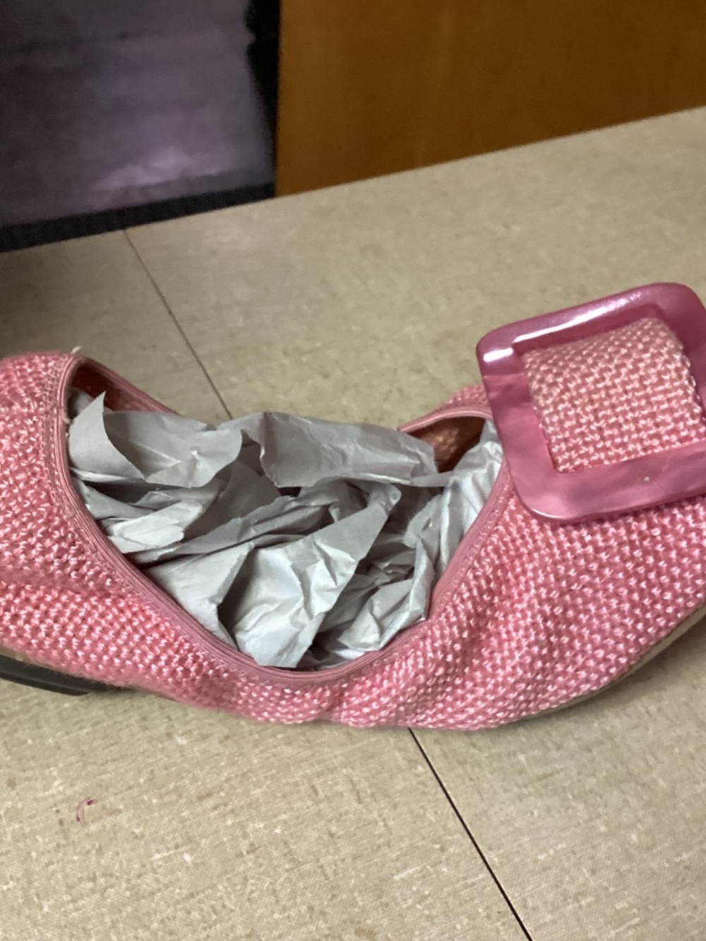 VINTAGE SLIPPERS FOLD UP LUCITE BUCKLE 6-6/1/2. PINK